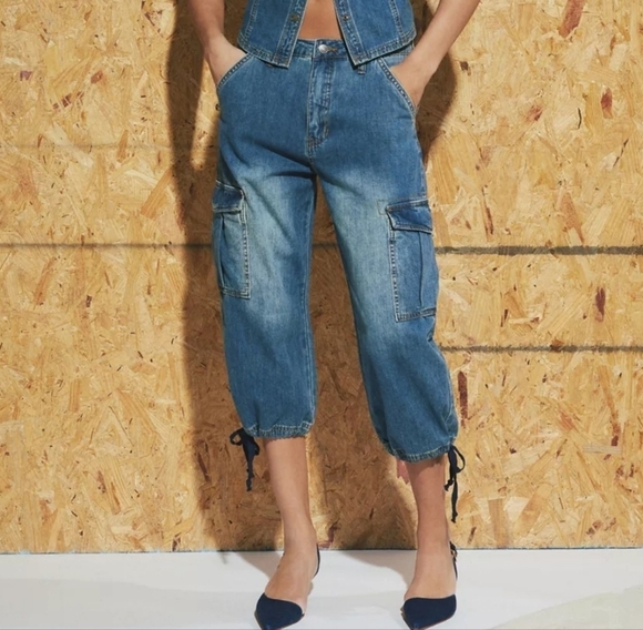 GUESS ORIGINALS Women's Denim Cargo Capri Pant, Tinted Denim, Size 26 - Picture 1 of 15